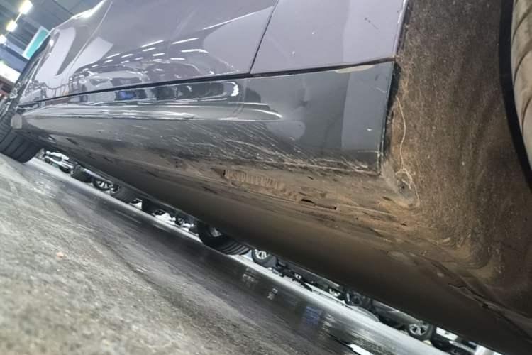 Used Xiaomi Auto SU7 2024 Rear-Drive Ultra-Long Range Advanced Pro-Level Intelligent Driving Version Right Side Sill