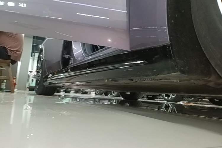 Used Xiaomi Auto SU7 2024 Four-Wheel Drive Ultra-Long Range Advanced Intelligent Driving Max Edition Right Side Sill