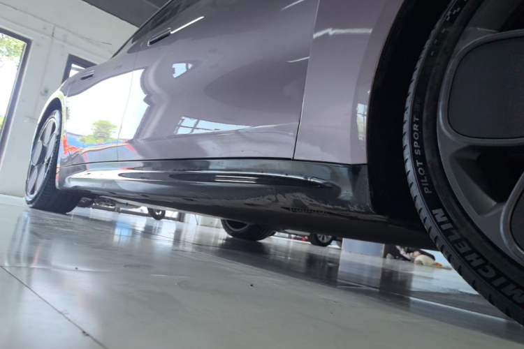 Used Xiaomi Auto SU7 2024 Rear-Drive Ultra-Long Range Advanced Pro-Level Intelligent Driving Version Right Side Sill