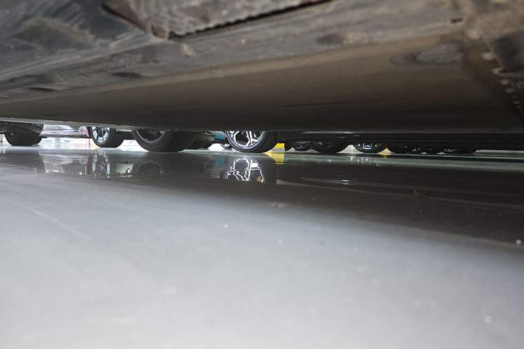 Used Xiaomi Auto SU7 2024 Four-Wheel Drive Ultra-Long Range Advanced Intelligent Driving Max Edition Right Side Sill