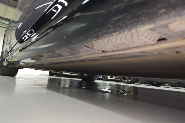 Used Xiaomi Auto SU7 2024 Four-Wheel Drive Ultra-Long Range Advanced Intelligent Driving Max Edition Right Side Sill