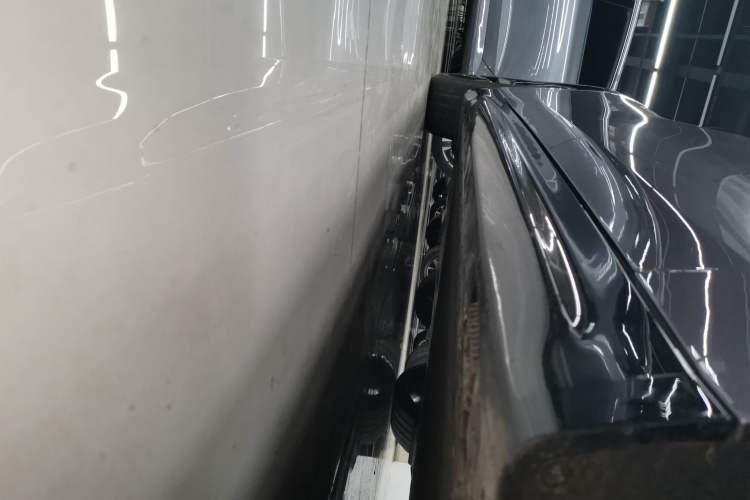 Used Xiaomi Auto SU7 2024 Four-Wheel Drive Ultra-Long Range Advanced Intelligent Driving Max Edition Right Side Sill