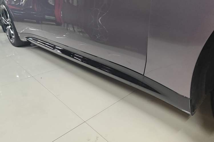 Used Xiaomi Auto SU7 2024 Rear-Drive Long-Range Intelligent Driving Version Right Side Sill