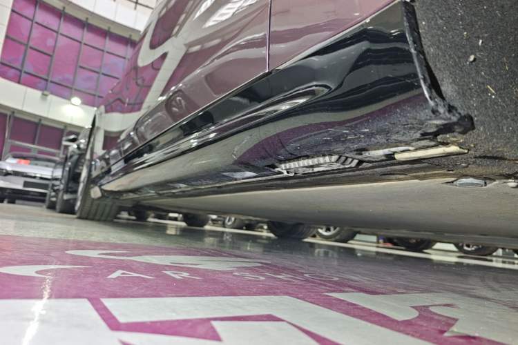 Used Xiaomi Auto SU7 2024 Rear-Drive Long-Range Intelligent Driving Version Right Side Sill