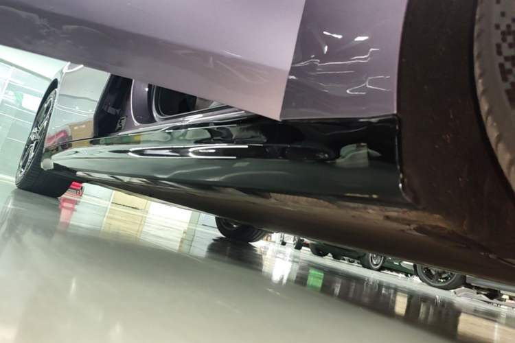 Used Xiaomi Auto SU7 2024 Four-Wheel Drive Ultra-Long Range Advanced Intelligent Driving Max Edition Right Side Sill