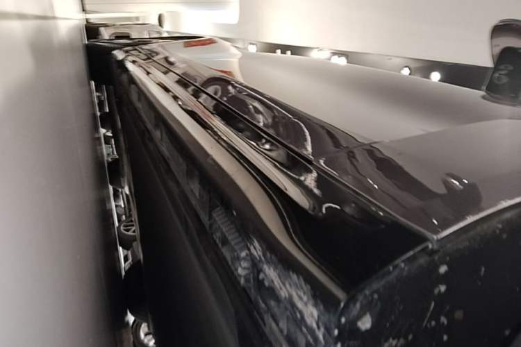 Used Xiaomi Auto SU7 2024 Rear-Drive Long-Range Intelligent Driving Version Right Side Sill