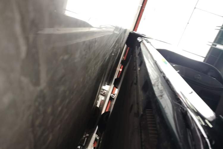 Used Xiaomi Auto SU7 2024 Rear-Drive Long-Range Intelligent Driving Version Right Side Sill