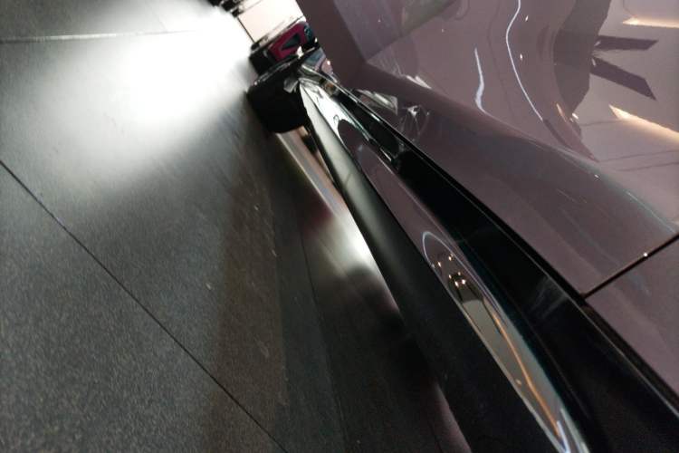 Used Xiaomi Auto SU7 2024 Four-Wheel Drive Ultra-Long Range Advanced Intelligent Driving Max Edition Right Side Sill