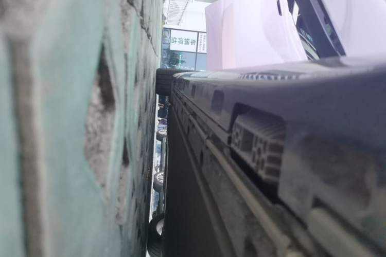 Used Xiaomi Auto SU7 2024 Four-Wheel Drive Ultra-Long Range Advanced Intelligent Driving Max Edition Right Side Sill