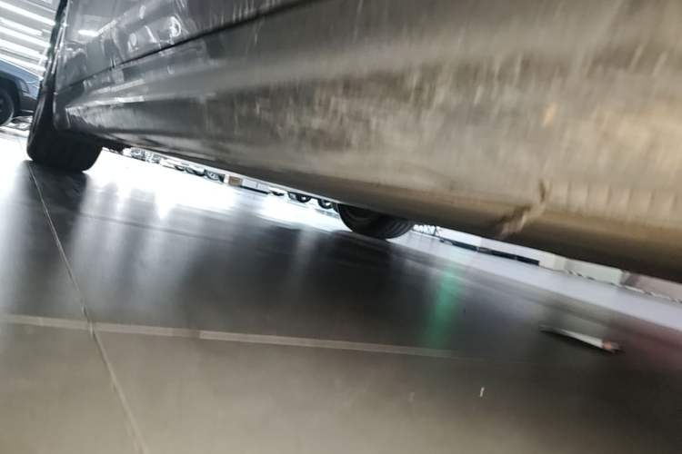 Used Xiaomi Auto SU7 2024 Rear-Drive Long-Range Intelligent Driving Version Right Side Sill