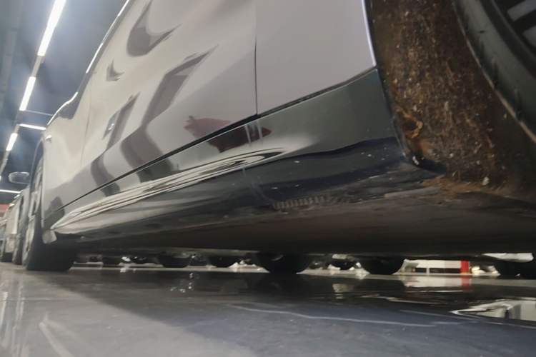 Used Xiaomi Auto SU7 2024 Rear-Drive Long-Range Intelligent Driving Version Right Side Sill
