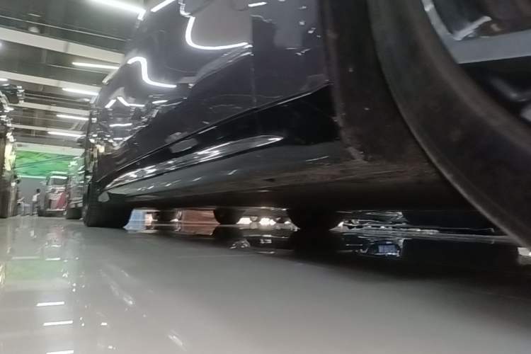 Used Xiaomi Auto SU7 2024 Four-Wheel Drive Ultra-Long Range Advanced Intelligent Driving Max Edition Right Side Sill