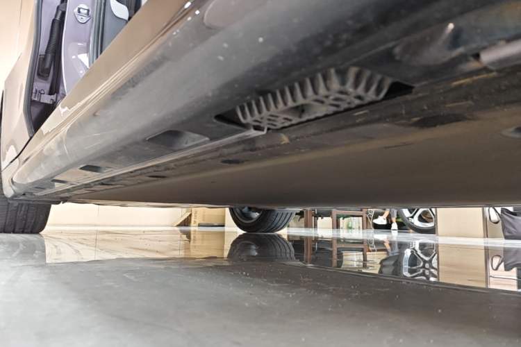 Used Xiaomi Auto SU7 2024 Four-Wheel Drive Ultra-Long Range Advanced Intelligent Driving Max Edition Right Side Sill
