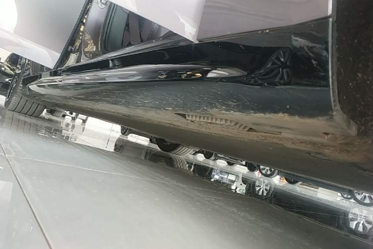 Used Xiaomi Auto SU7 2024 Four-Wheel Drive Ultra-Long Range Advanced Intelligent Driving Max Edition Right Side Sill