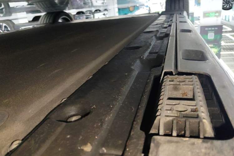 Used Xiaomi Auto SU7 2024 Four-Wheel Drive Ultra-Long Range Advanced Intelligent Driving Max Edition Right Side Sill