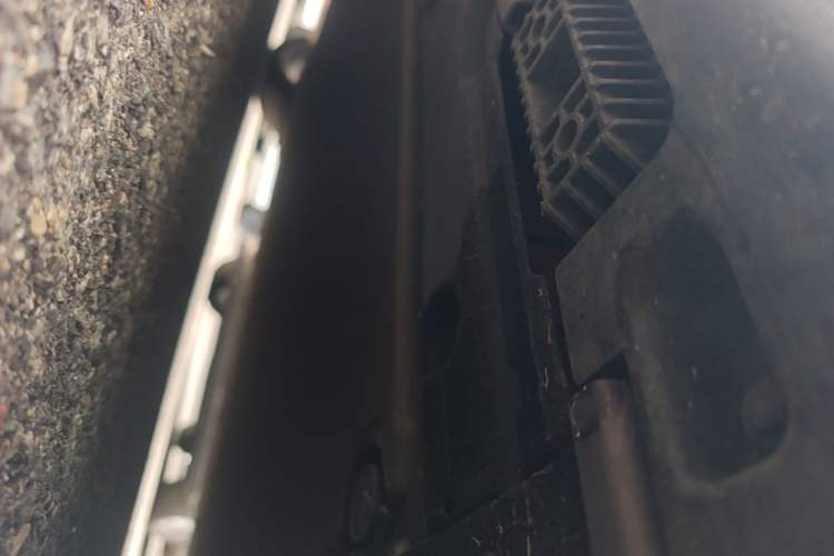 Used Xiaomi Auto SU7 2024 Four-Wheel Drive Ultra-Long Range Advanced Intelligent Driving Max Edition Right Side Sill
