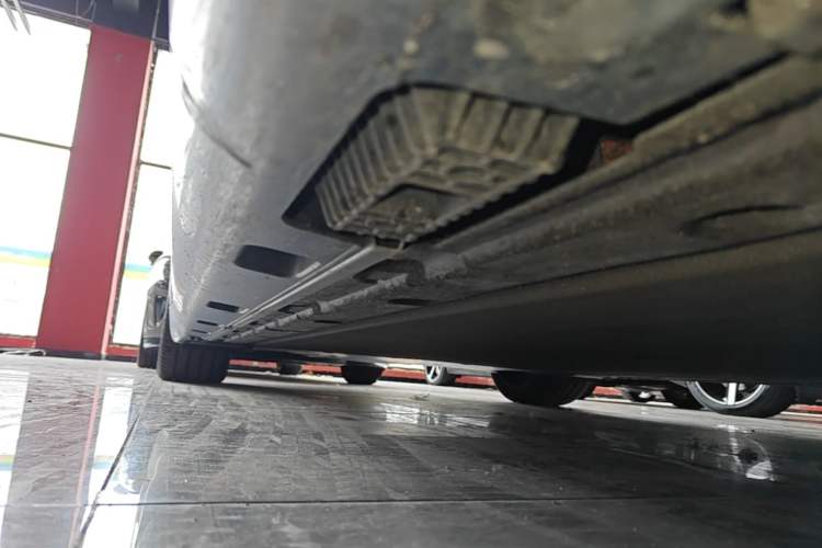 Used Xiaomi Auto SU7 2024 Four-Wheel Drive Ultra-Long Range Advanced Intelligent Driving Max Edition Right Side Sill