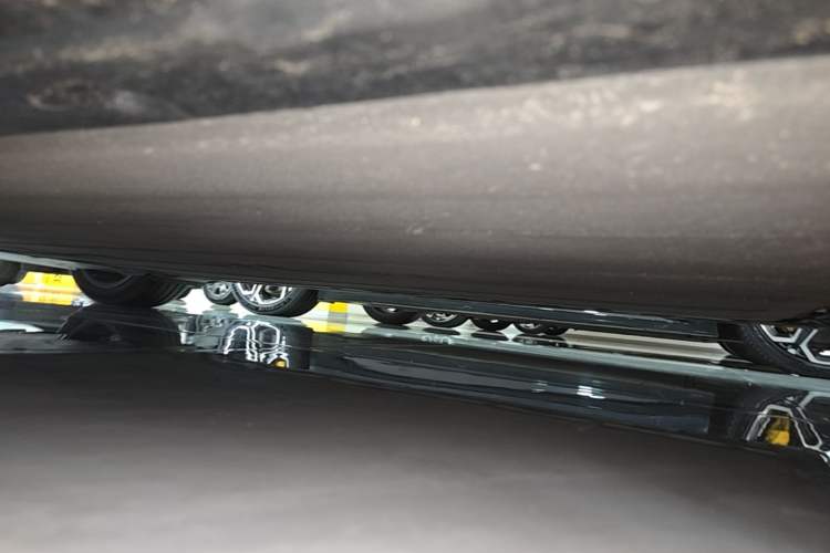 Used Xiaomi Auto SU7 2024 Rear-Drive Long-Range Intelligent Driving Version Right Side Sill