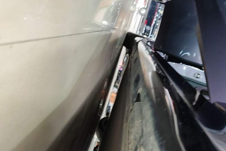 Used Xiaomi Auto SU7 2024 Rear-Drive Long-Range Intelligent Driving Version Right Side Sill