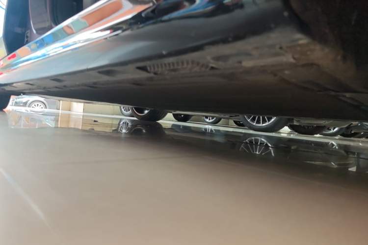 Used Xiaomi Auto SU7 2024 Rear-Drive Long-Range Intelligent Driving Version Right Side Sill