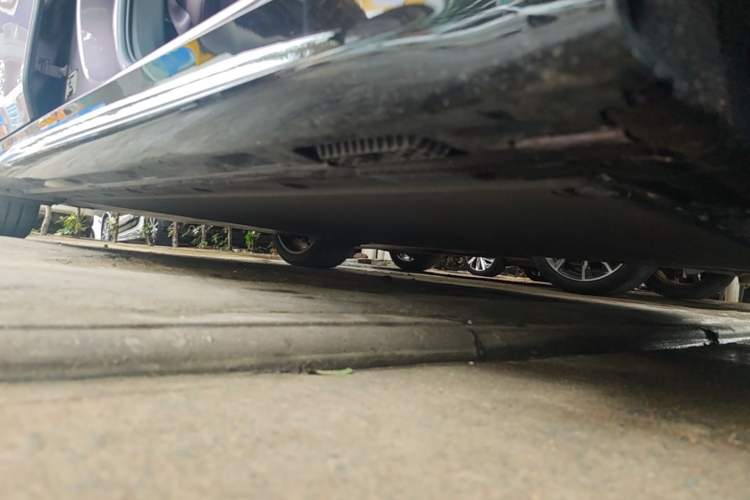Used Xiaomi Auto SU7 2024 Four-Wheel Drive Ultra-Long Range Advanced Intelligent Driving Max Edition Right Side Sill