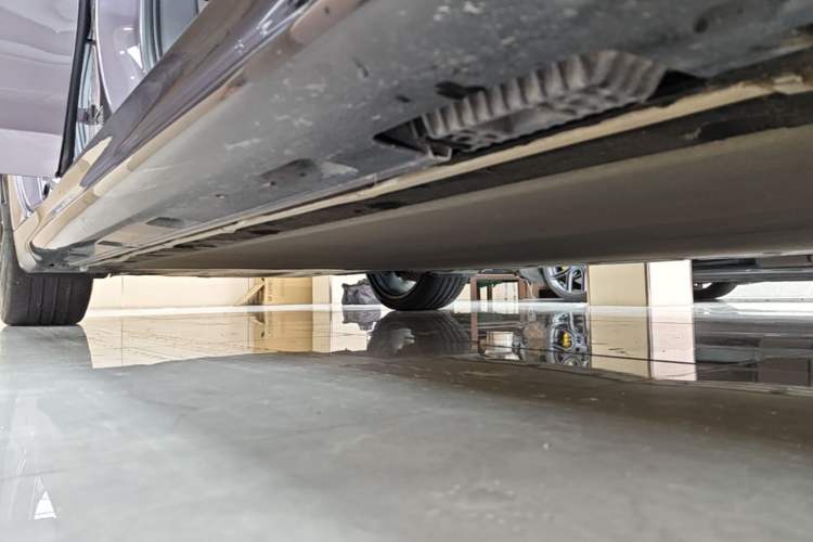 Used Xiaomi Auto SU7 2024 Four-Wheel Drive Ultra-Long Range Advanced Intelligent Driving Max Edition Right Side Sill
