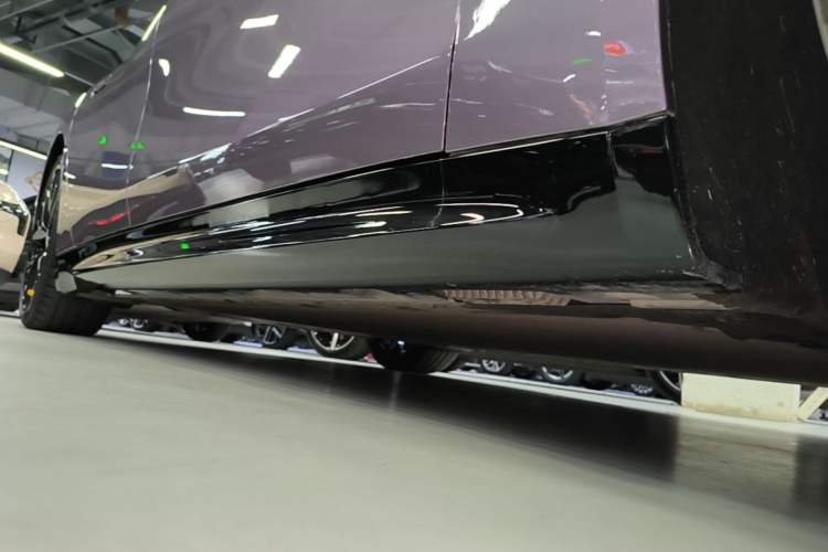 Used Xiaomi Auto SU7 2024 Four-Wheel Drive Ultra-Long Range Advanced Intelligent Driving Max Edition Right Side Sill