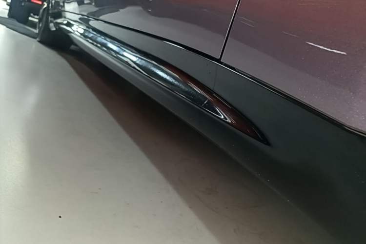 Used Xiaomi Auto SU7 2024 Four-Wheel Drive Ultra-Long Range Advanced Intelligent Driving Max Edition Right Side Sill