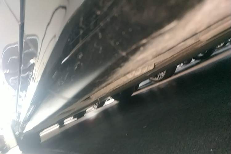Used Xiaomi Auto SU7 2024 Four-Wheel Drive Ultra-Long Range Advanced Intelligent Driving Max Edition Right Side Sill