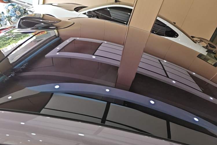 Used Xiaomi Auto SU7 2024 Four-Wheel Drive Ultra-Long Range Advanced Intelligent Driving Max Edition Roof