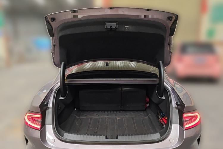 Used Xiaomi Auto SU7 2024 Four-Wheel Drive Ultra-Long Range Advanced Intelligent Driving Max Edition Trunk