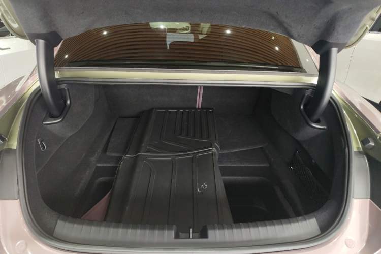 Used Xiaomi Auto SU7 2024 Four-Wheel Drive Ultra-Long Range Advanced Intelligent Driving Max Edition Trunk