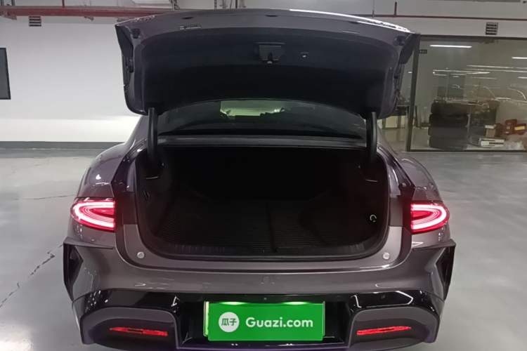 Used Xiaomi Auto SU7 2024 Four-Wheel Drive Ultra-Long Range Advanced Intelligent Driving Max Edition Trunk