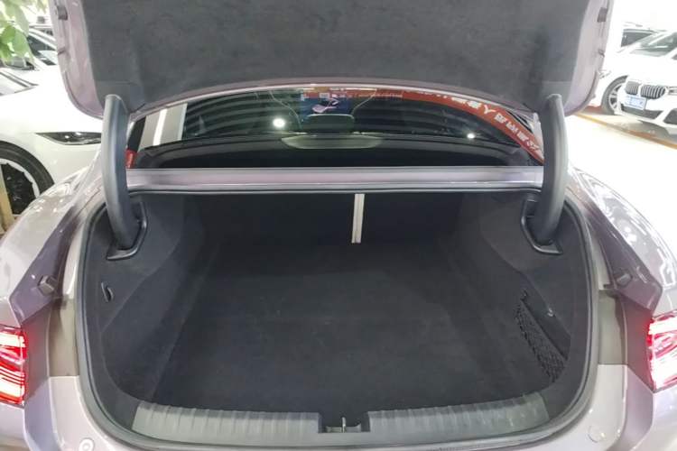 Used Xiaomi Auto SU7 2024 Four-Wheel Drive Ultra-Long Range Advanced Intelligent Driving Max Edition Trunk