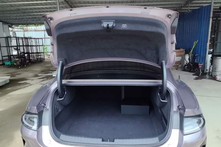 Used Xiaomi Auto SU7 2024 Four-Wheel-Drive Max Founder's Edition Trunk
