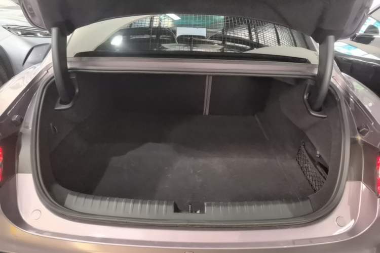 Used Xiaomi Auto SU7 2024 Four-Wheel Drive Ultra-Long Range Advanced Intelligent Driving Max Edition Trunk
