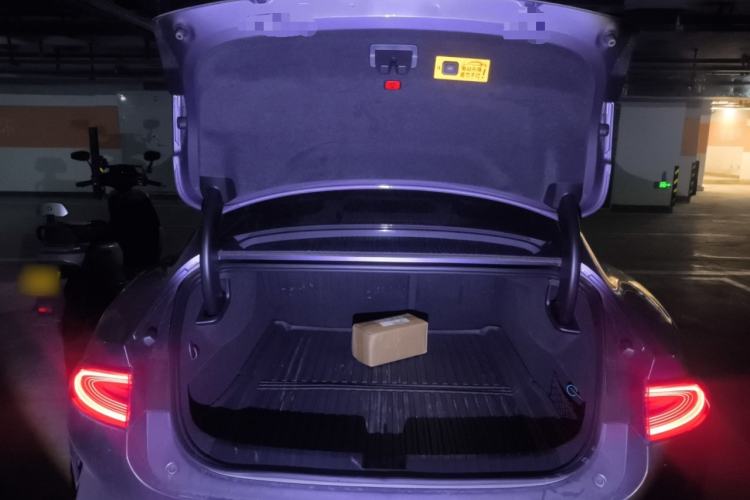 Used Xiaomi Auto SU7 2024 Four-Wheel Drive Ultra-Long Range Advanced Intelligent Driving Max Edition Trunk