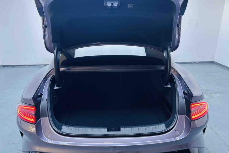 Used Xiaomi Auto SU7 2024 Four-Wheel Drive Ultra-Long Range Advanced Intelligent Driving Max Edition Trunk