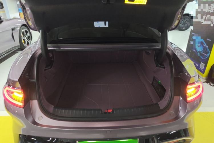 Used Xiaomi Auto SU7 2024 Four-Wheel Drive Ultra-Long Range Advanced Intelligent Driving Max Edition Trunk