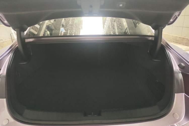 Used Xiaomi Auto SU7 2024 Four-Wheel Drive Ultra-Long Range Advanced Intelligent Driving Max Edition Trunk