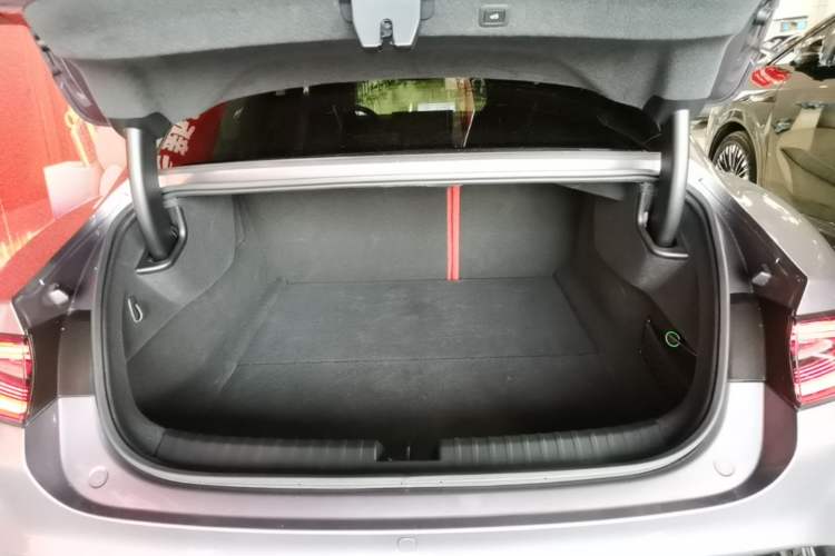 Used Xiaomi Auto SU7 2024 Four-Wheel Drive Ultra-Long Range Advanced Intelligent Driving Max Edition Trunk