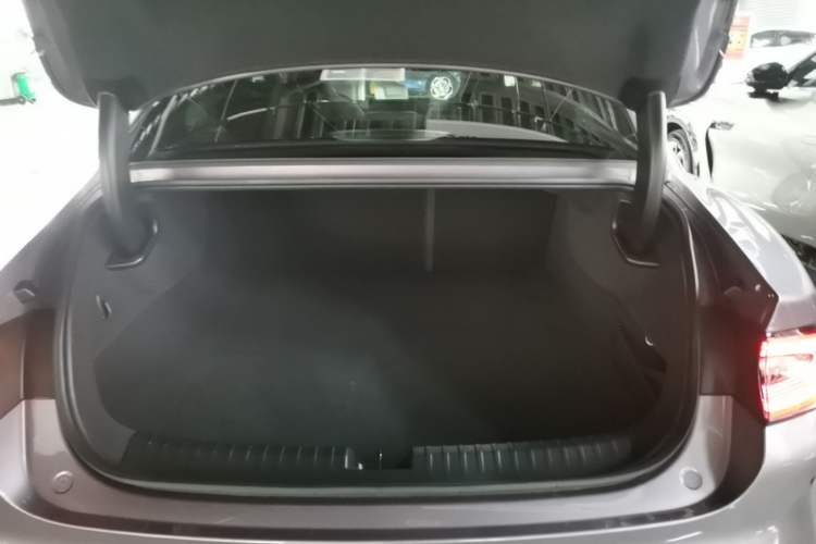 Used Xiaomi Auto SU7 2024 Four-Wheel Drive Ultra-Long Range Advanced Intelligent Driving Max Edition Trunk