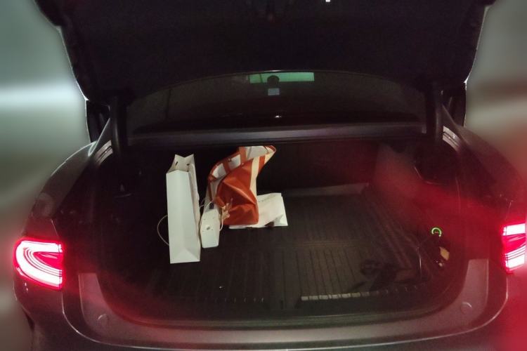 Used Xiaomi Auto SU7 2024 Four-Wheel Drive Ultra-Long Range Advanced Intelligent Driving Max Edition Trunk