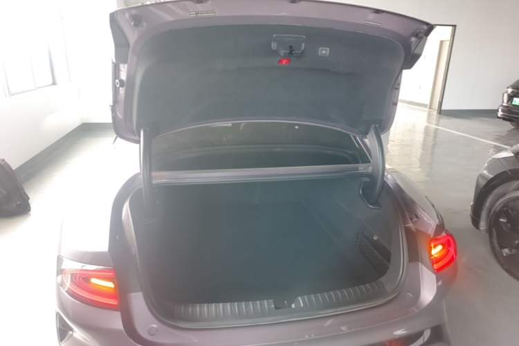 Used Xiaomi Auto SU7 2024 Rear-Drive Long-Range Intelligent Driving Version Trunk