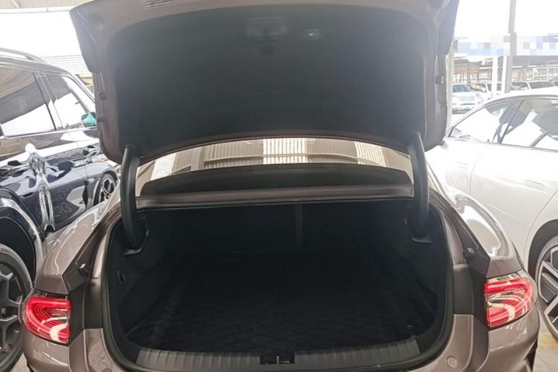 Used Xiaomi Auto SU7 2024 Four-Wheel Drive Ultra-Long Range Advanced Intelligent Driving Max Edition Trunk