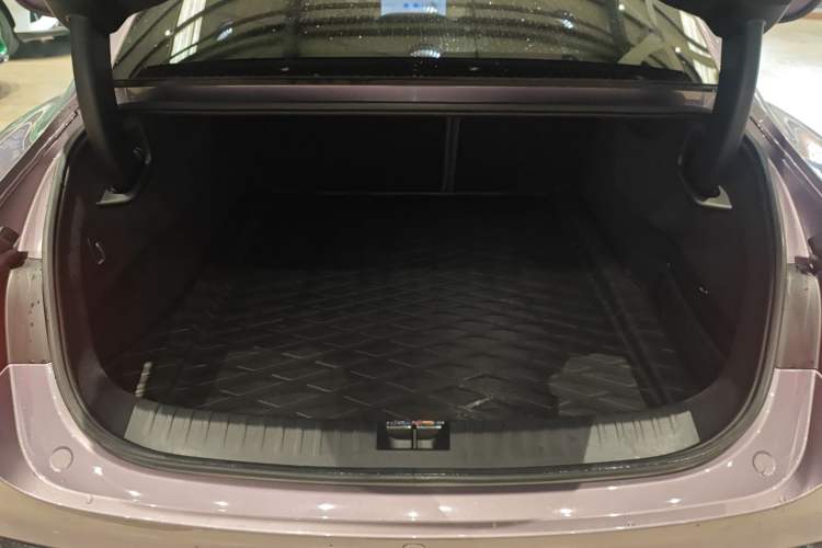 Used Xiaomi Auto SU7 2024 Four-Wheel Drive Ultra-Long Range Advanced Intelligent Driving Max Edition Trunk