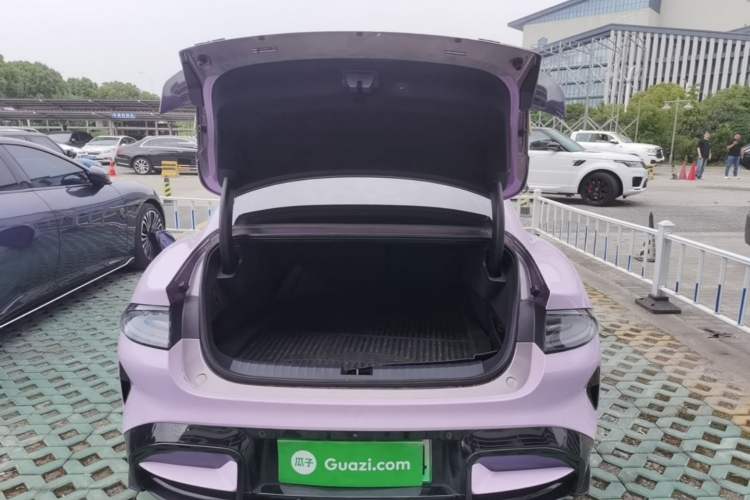 Used Xiaomi Auto SU7 2024 Four-Wheel Drive Ultra-Long Range Advanced Intelligent Driving Max Edition Trunk