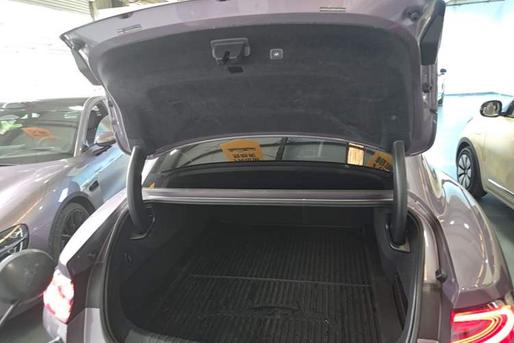 Used Xiaomi Auto SU7 2024 Four-Wheel Drive Ultra-Long Range Advanced Intelligent Driving Max Edition Trunk