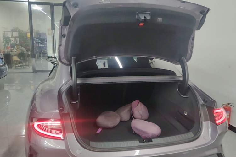 Used Xiaomi Auto SU7 2024 Rear-Drive Long-Range Intelligent Driving Version Trunk