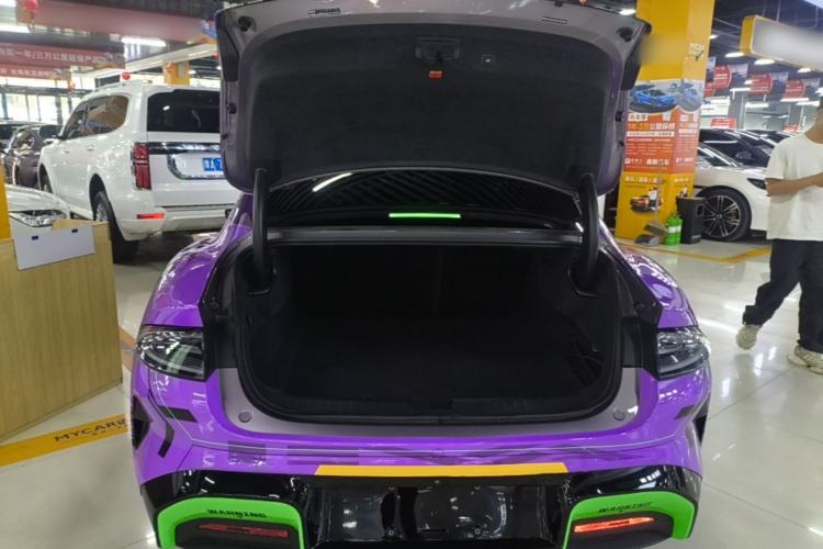 Used Xiaomi Auto SU7 2024 Four-Wheel Drive Ultra-Long Range Advanced Intelligent Driving Max Edition Trunk